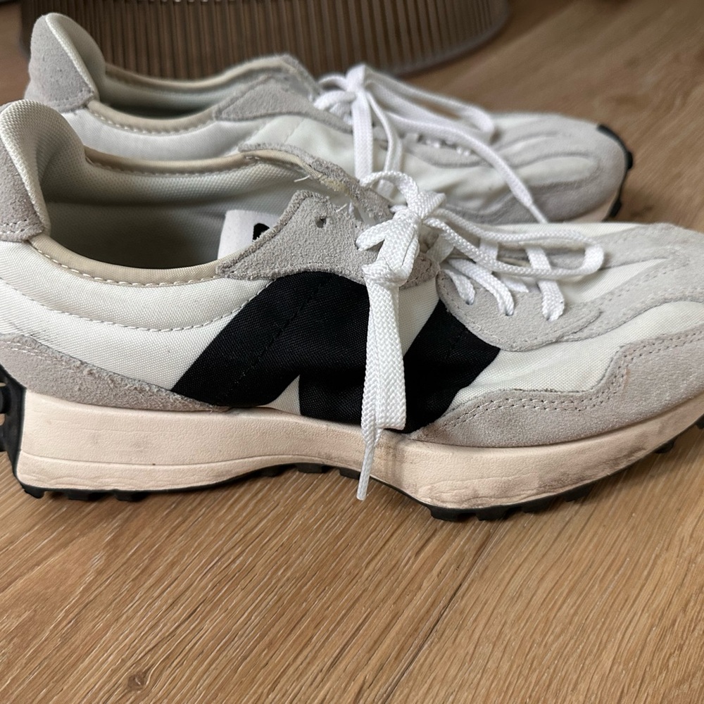New Balance Cream 327 Sneakers
